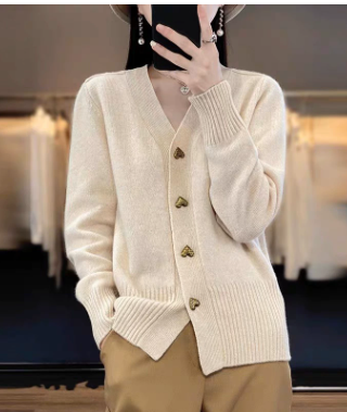 Adele | Eleganter Herzknopf-Cardigan